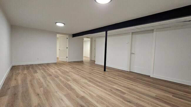 Building Photo - 2002 Woodlea Dr