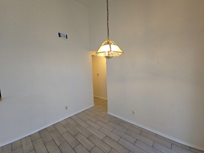 Building Photo - 3930 Mohlerbruk Dr