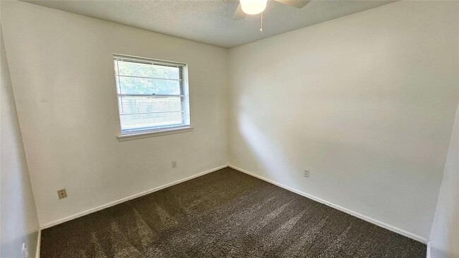 Building Photo - 104 Olympic Dr