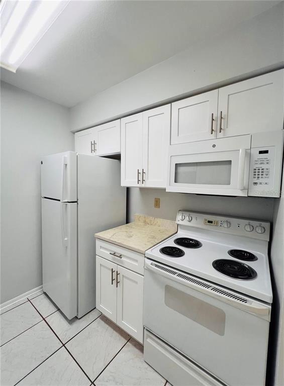 Building Photo - 4013 Dream Oak Pl