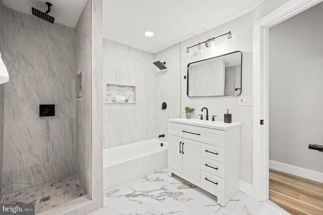 Building Photo - 5113 W Thompson St