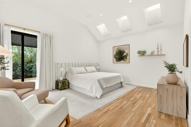 Building Photo - 509 E Mary St