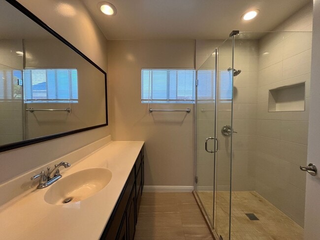 Building Photo - AVAILABLE NOW! 3+2 w/bonus room + applianc...