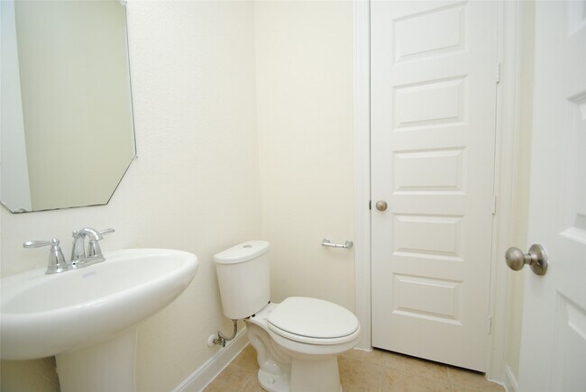 Building Photo - 26806 Skylark Blf Trl