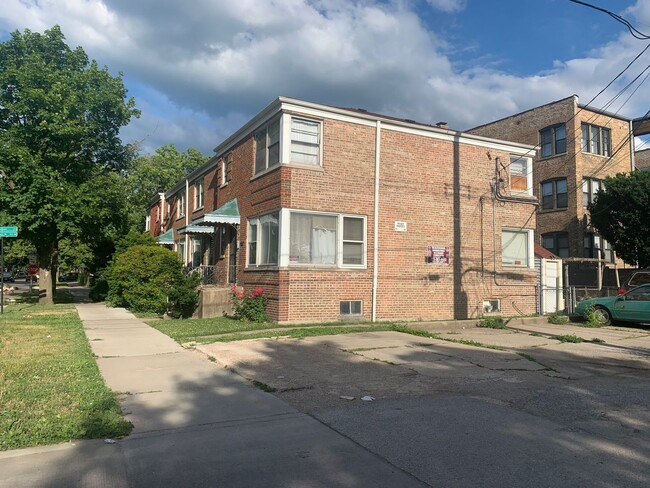 Building Photo - 6154 N Rockwell St