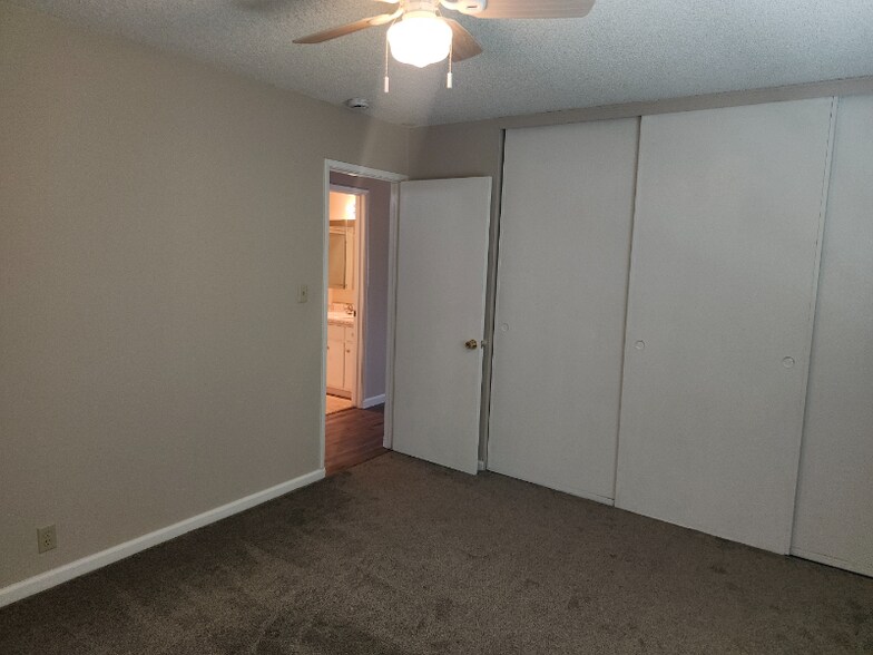 Building Photo - 1563 Valle Vista Ave