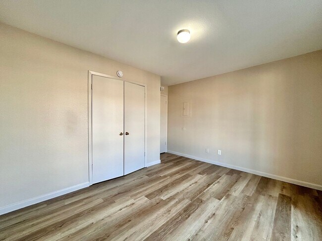 Building Photo - 7111 E Hwy 290