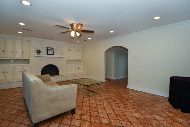 Building Photo - 18603 Point Lookout Dr