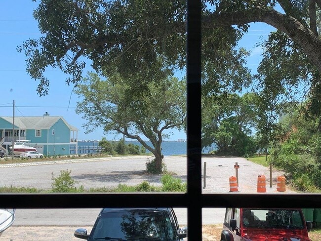 Building Photo - 2774 Bay St