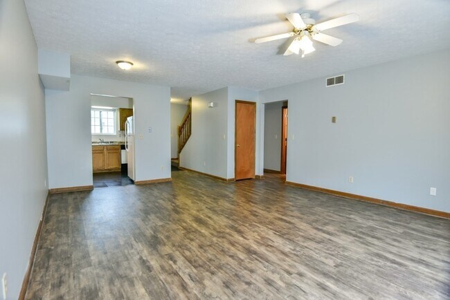 Building Photo - 4 bedroom 2 bath