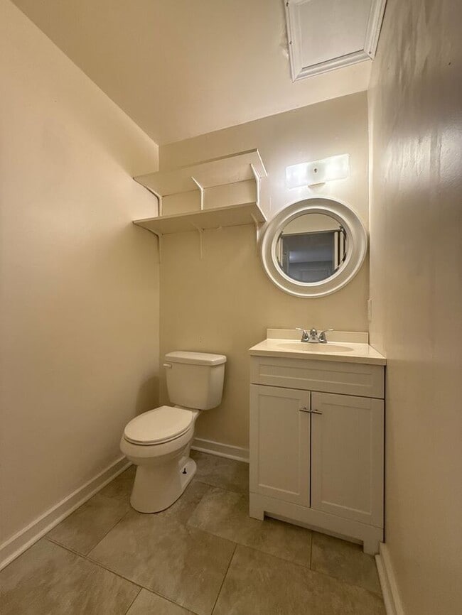 Building Photo - Woodmere Conds - Merry Oaks
