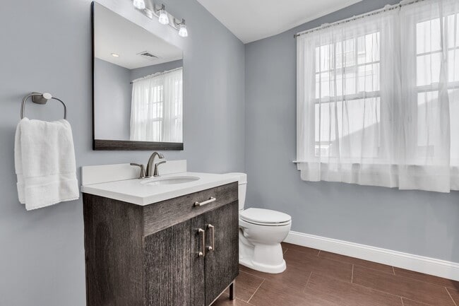 Building Photo - 35 Lipman Pl