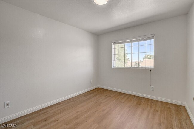 Building Photo - 1441 Iron Springs Dr