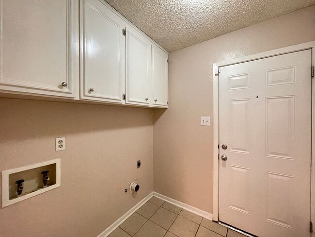 Building Photo - 1404 E Vardeman Ave