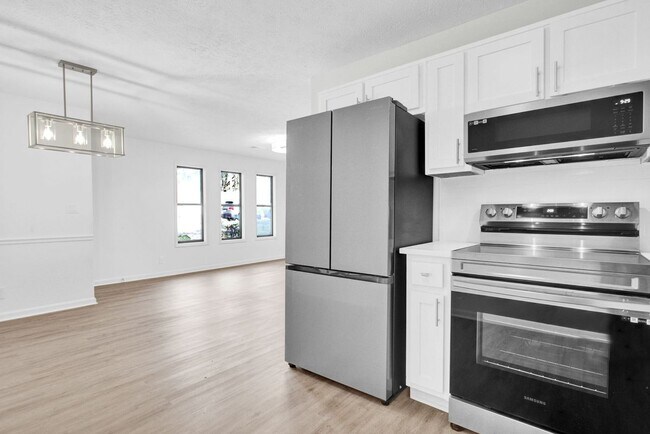 Building Photo - 1010 Mathews Ct