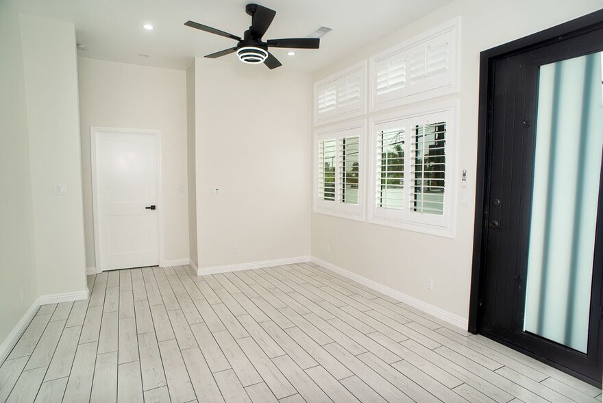 Building Photo - 13310 Glenoaks Blvd