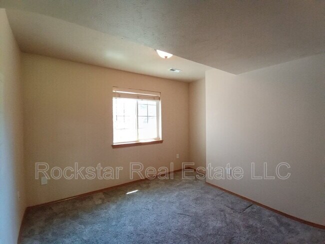 Building Photo - 6720 S Moran View St