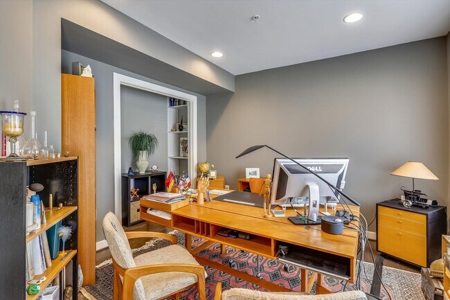 Building Photo - GREAT LOCATION!! Stunning 3BD/3.5BA luxury 4-level townhouse!