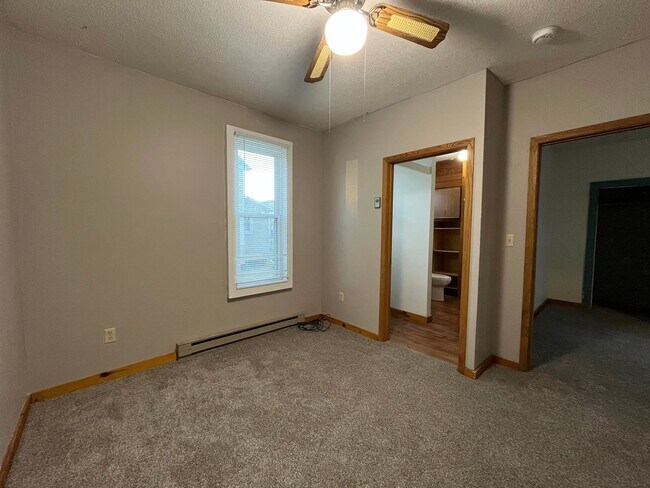 Building Photo - 5 S 63rd Ave W