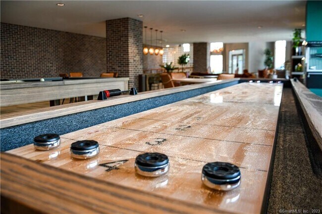 Building Photo - 2 Hbr Pt Rd S