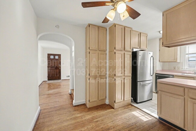 Building Photo - 1404 S Quincy St