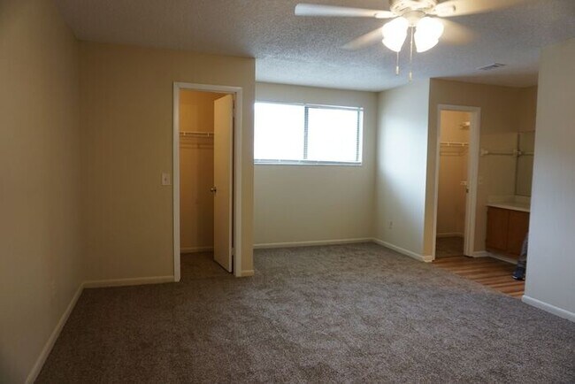 Building Photo - 2 Bedroom 2 Bath Townhome Near NAS Jax. No Additional Monthly Fees