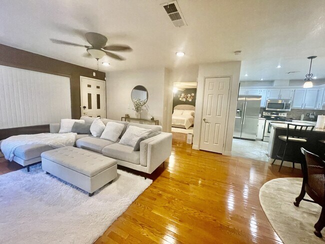 Building Photo - Summerlin South | 2 Bedroom | 2 Bathroom | Flexible 1–12 Month Lease | Perfect For Traveling Prof...