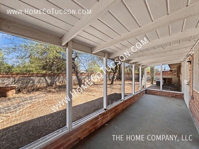 Building Photo - 800 N Alamo Ave