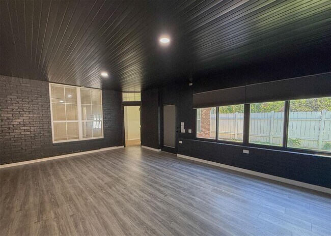 Building Photo - 16517 Tonka Trail