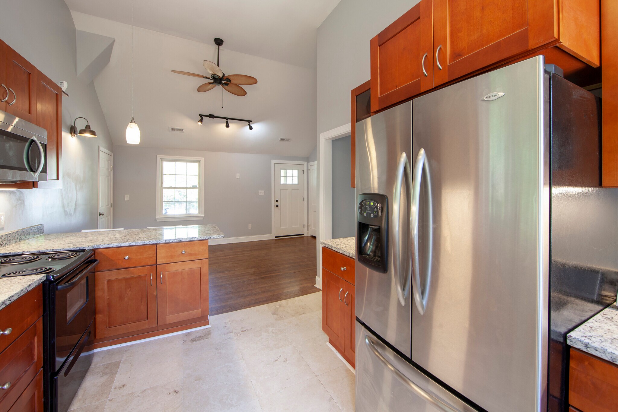 Kitchen & Living Room - 2660 Roslyn Ave