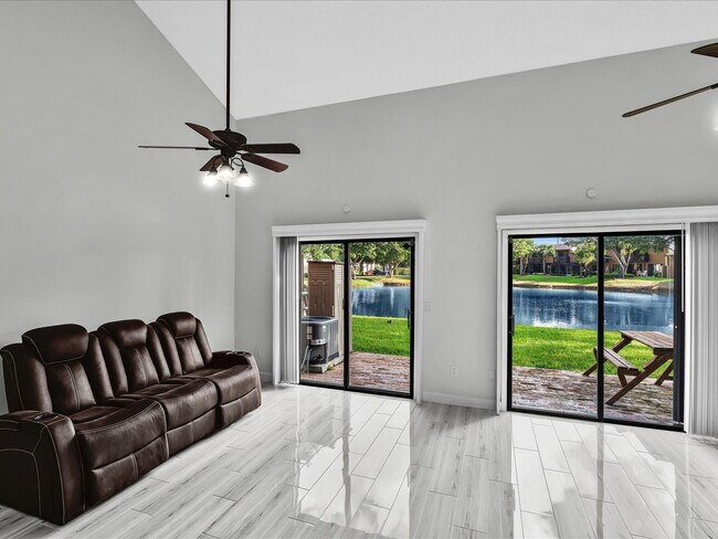 Building Photo - 4182 S Pine Island Rd