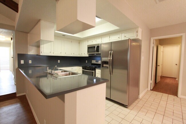 Building Photo - East Austin 4BR Gem on Cul-de-Sac w/ Spacious Lot & Updates