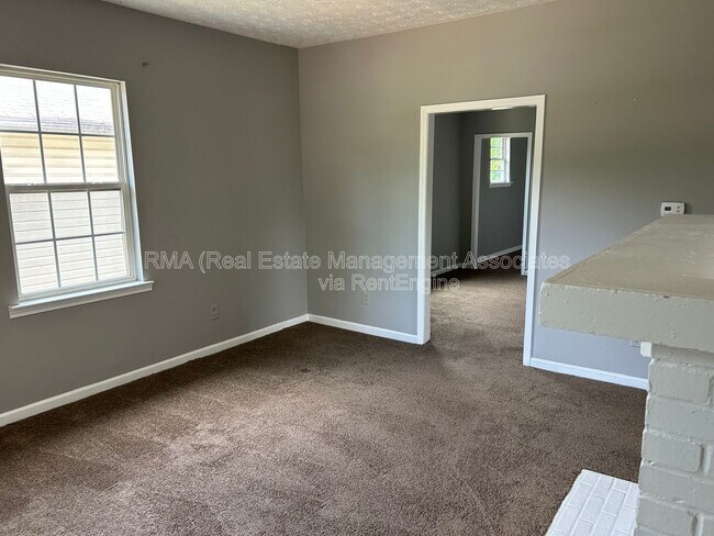Building Photo - 113 W Tinsley St