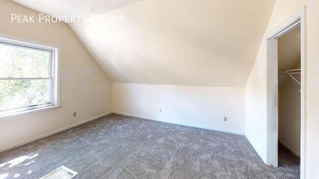 Building Photo - 2339 Rohs St