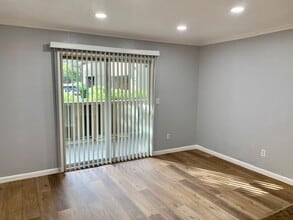 Building Photo - Great 1 bed 1 bath Condo in Pittsburg -- AVAILABLE NOW !!!