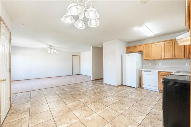 Building Photo - 310 E Marietta Ct