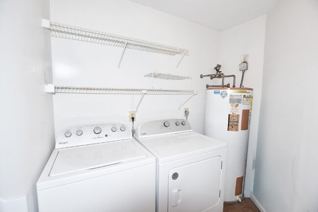 Building Photo - Spacious Condo Beautifully Furnished