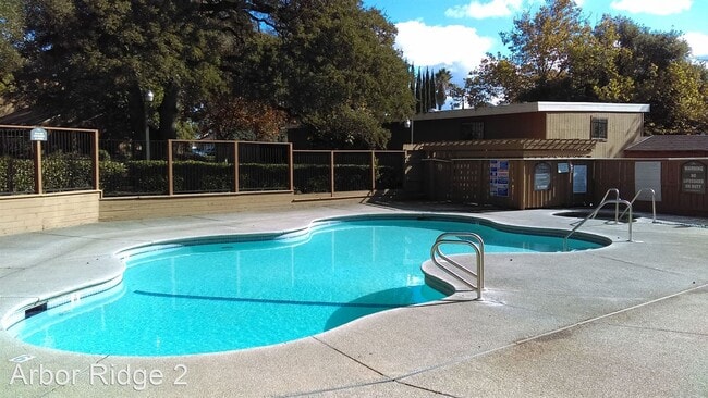 Building Photo - 4420-4440 Oakhollow Dr