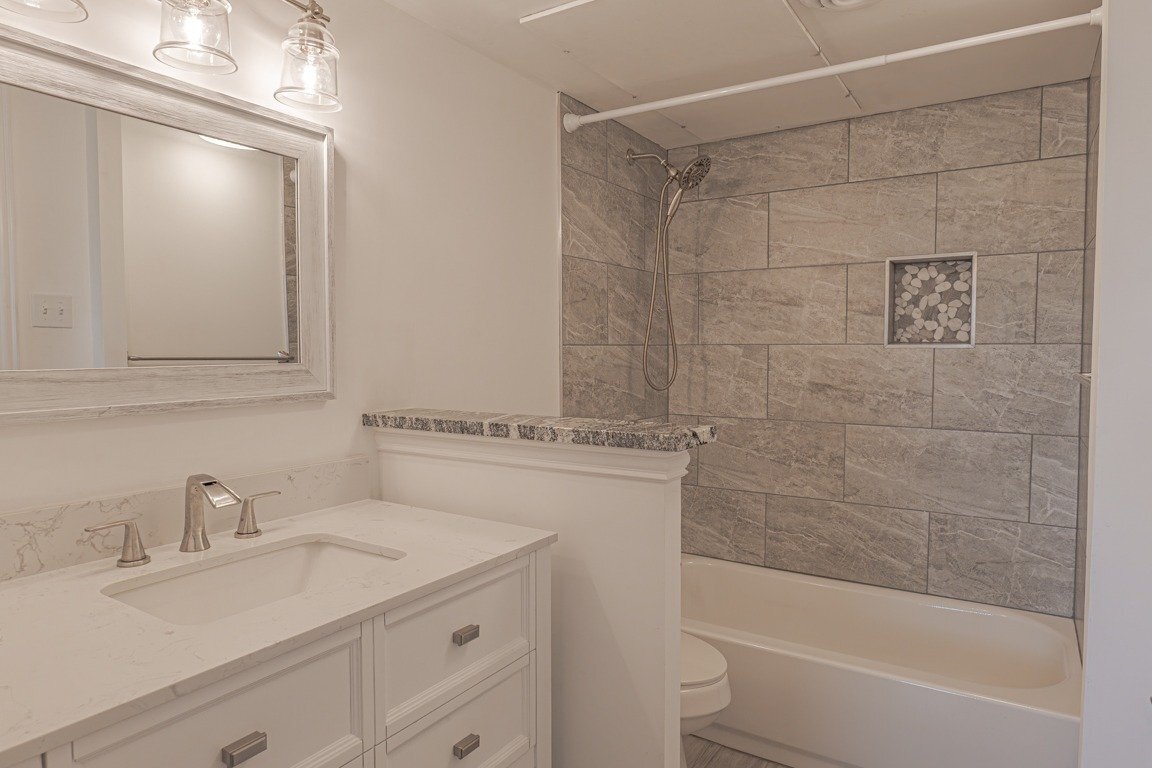 Building Photo - 8087 Meadow Rd