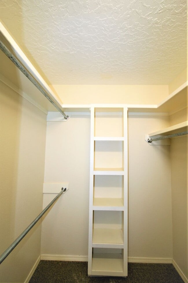 Building Photo - 105 Limestone