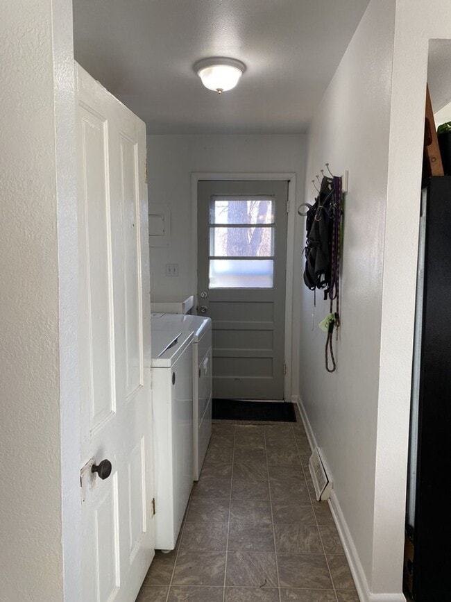 Building Photo - 1724-1726 Morningside Dr