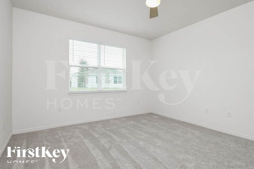 Building Photo - 1577 Isleta Lp