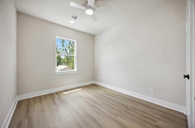 Building Photo - 222 Canino Rd
