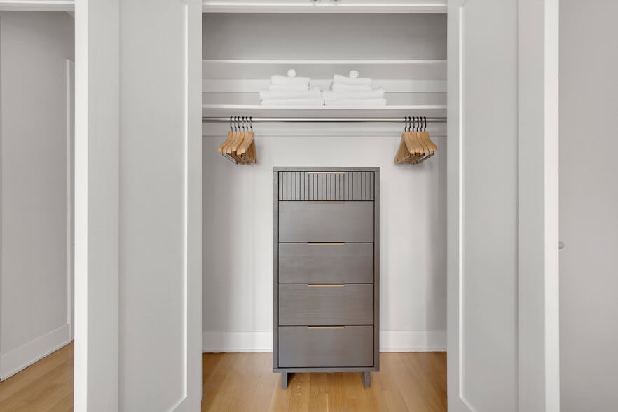 Building Photo - 30 Park Ave