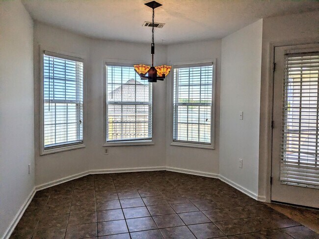 Building Photo - 508 Simoni Pl