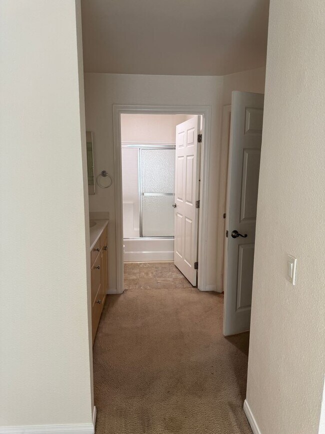 Building Photo - 2 bedroom 1 bathroom condo in Mirabella Point