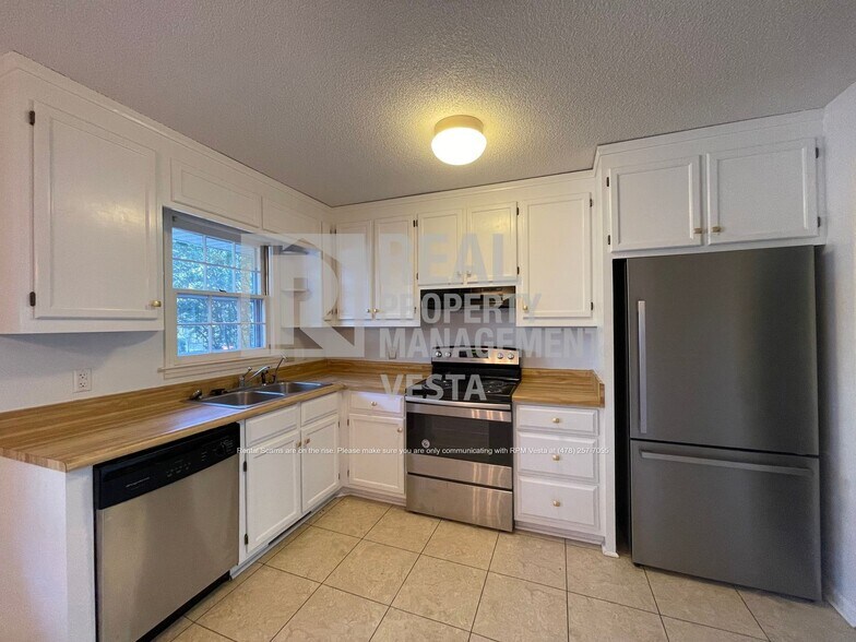 Building Photo - 553 Beauregard Dr