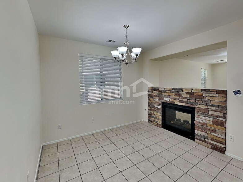 Building Photo - 207 W Calle Matraca