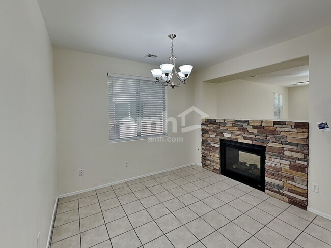 Building Photo - 207 W Calle Matraca