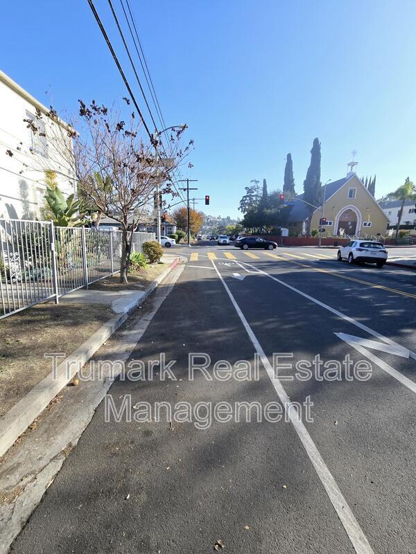 Building Photo - 3010 Griffith Park Blvd